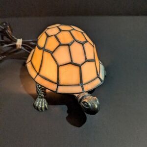 Vtg Tiffany Style Turtle Stained Glass Table Lamp Night Light Bronze Brass Base